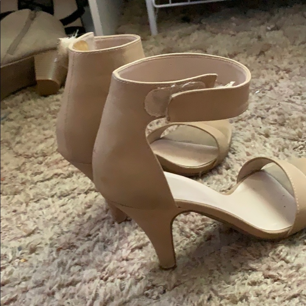 Tan heels - Picture 3 of 3